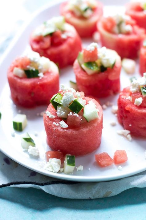 Watermelon cucumber and feta salad cups are the perfect bite-size healthy appetizer at any Summer soiree! Watermelon Cucumber Feta Salad, Salad Cups, Cucumber Feta Salad, Cucumber Cups, Healthy Summer Snacks, Watermelon And Feta, Feta Salad, Summer Snacks, Idee Pasto Sano