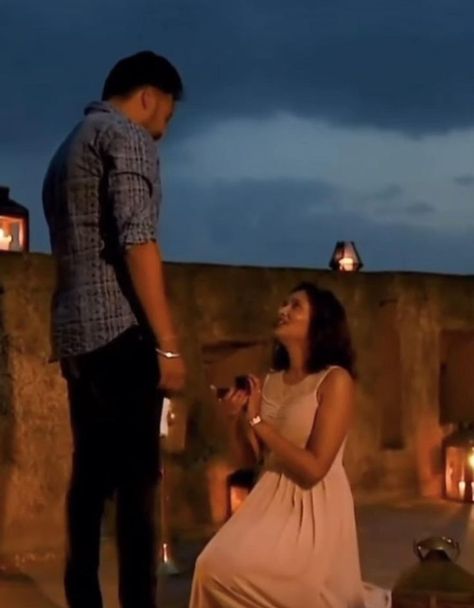 Girl proposing a guy #proposal #engagement #rings #proposalideas #indiancouple Propose Day Video Romantic Couple, Propose Day Status Video, Proposed Quotes, Girl Proposal To Boyfriend, Propose Video Status, Love Propose Images, Proposing Videos, Boy And Girl Videography, Girl Propose To Boyfriend