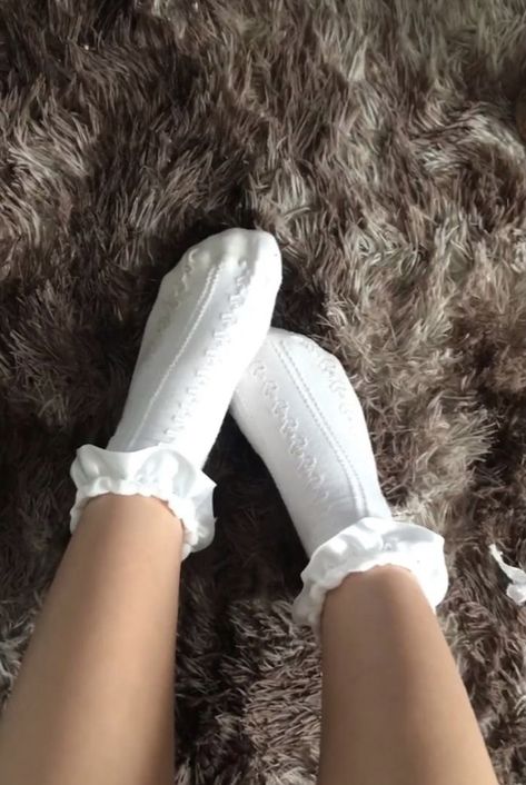 Cute Socks Aesthetic, Lace Ankle Socks, Socks Aesthetic, Dior Girl, Frilly Socks, Ruffled Socks, Girly Girl Outfits, Busty Fashion, Lace Socks