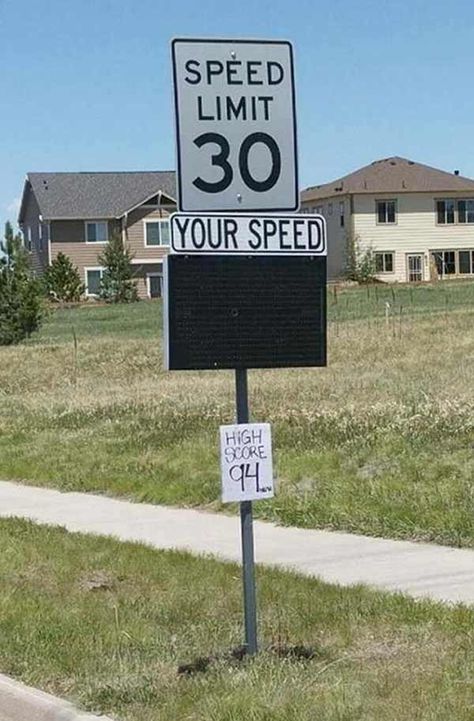 31 Funny Signs from Fails to Fabulous | Team Jimmy Joe Sarcastic Comebacks, Funny Sign Fails, Funny Road Signs, Car Jokes, Car Memes, Fresh Memes, Sarcasm Humor, Can't Stop Laughing, Road Signs