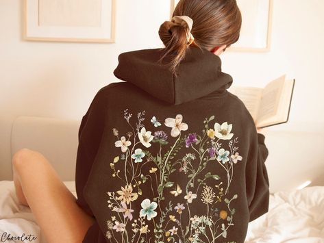 This Gender-Neutral Adult Hoodies item by PoohBearCo has 780 favorites from Etsy shoppers. Ships from United States. Listed on 14 Mar, 2023 Hoodie With Flowers, Painting On Hoodies, Hoodies Inspiration, Hoodie Painting, Cottagecore Hoodie, Embroidery Outfits, Painted Hoodie, Pastel Wildflowers, Boho Hoodie