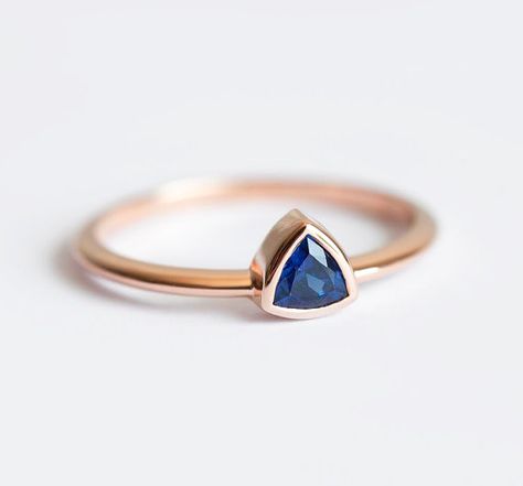 Solitaire Sapphire Ring, Purity Ring, Sapphire Solitaire Ring, Saphir Ring, Triangle Ring, Sapphire Band, Sapphire Solitaire, Blue Sapphire Ring, Jewellery Gold