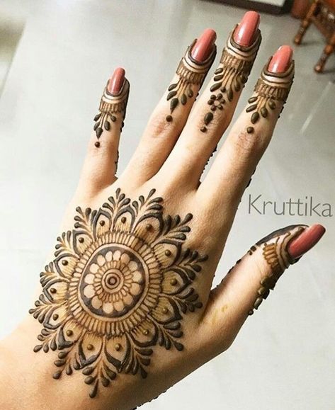 Latest Mehndi Designs 2022, Mehndi Designs 2022, Round Mehndi Design, Henna Inspiration, Beginner Henna Designs, Bridal Henna Designs, Mehndi Designs For Kids, Mehndi Design Pictures, Simple Mehndi Designs Fingers