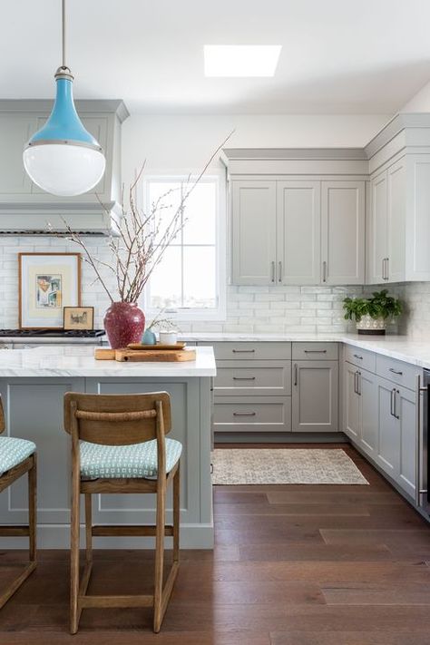 gray cabinets with bold blue pendant Neutral Kitchen Inspiration, Big Kitchen Design, Light Grey Kitchen Cabinets, Top Kitchen Trends, Light Grey Kitchens, Kitchen Design Styles, Backsplash Designs, Big Kitchen, Kitchen Design Trends