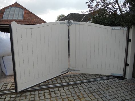 EDSUK Bifolding Wooden Oak Gates4 Bifold Gates Driveway, Drive Way Gates, House Fences, Driveway Gate Diy, Wooden Driveway Gates, Electric Driveway Gates, Patio Gates, Drive Gates, Deck Gate