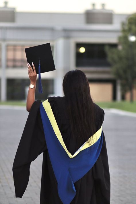 Convocation Picture Ideas, Graduation Fits For Black Women, Graduation Black Women, Masters Degree Aesthetic, Black Graduates, Unique Graduation Pictures, Graduation Ceremony Outfit, Graduation Outfits For Women, The Butterfly Haircut