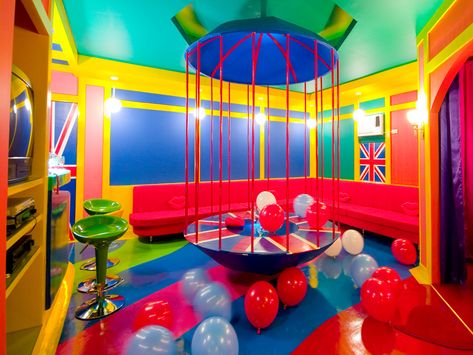 Austin Powers Aesthetic, Austin Powers Party, Daycare Decorating Ideas, Rainbow Theme Bedroom, Rainbow Bedrooms, Powers Aesthetic, Bedroom Rainbow, Rainbow Girls Room, Rainbow Wall Mural