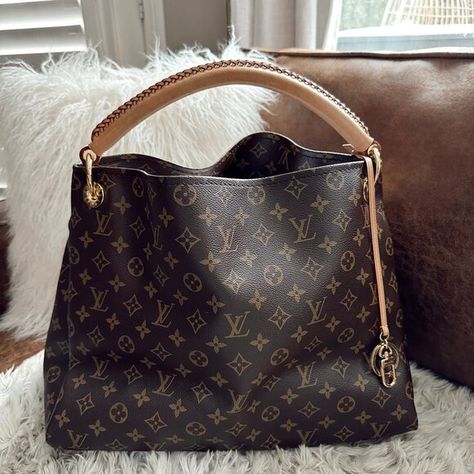 阮Louis Vuitton Monogram Artsy MM Louis Vuitton Artsy Mm, Louis Vuitton Artsy, One Piece Pajamas, Garment Bags, Metal Hardware, Canvas Leather, Vuitton Handbags, Rain And Snow Boots, Monogram Canvas