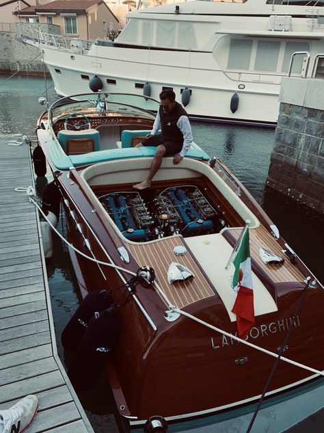 Riva Aquarama Lamborghini , 2x 4.0 V12 Lamborghini, with six twin weber carburators punching 350 BHP Riva Aquarama, Wooden Speed Boats, Mahogany Boat, Riva Boat, Classic Wooden Boats, Boat Fashion, Boat Projects, Chris Craft, Vintage Boats