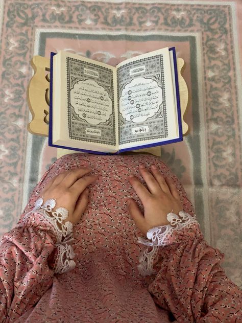 Reading Quran Aesthetic, Reading Quran, 2024 Board, Spiritual Energy, Woman Reading, Girl Reading, Spirituality Energy, Divine Feminine, Quran