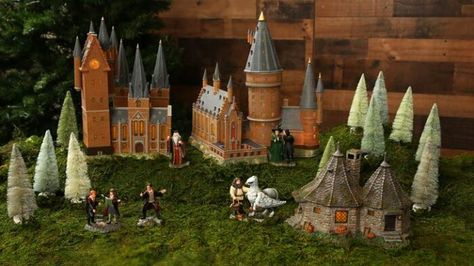 Harry Potter Department 56 Display, Harry Potter Dept 56 Display, Department 56 Harry Potter Village, Hogwarts Christmas Village, Harry Potter Christmas Village Display, Harry Potter Village Display, Harry Potter Christmas Village, Harry Potter Village, Harry Potter Train