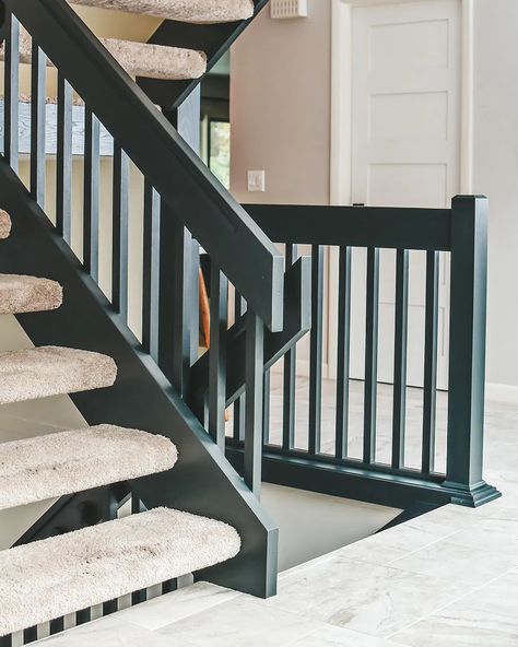 80s Staircase Makeover, 70s Staircase Makeover, Black Wood Staircase, Black Painted Staircase, Black Painted Stairs, Scandi Hallway, Staircase Black, Spanish Inspired Home, Connecticut House