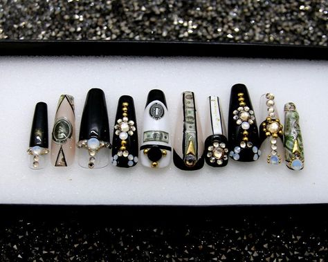 Black Rihnstone Nail, Gucci Press On Nails, Black And Silver Press On Nails, Versace Nail Charms, Unicorn Nails Designs, Unicorn Nails, Purple Mermaid, Painted Nail Art, Unicorn Horn