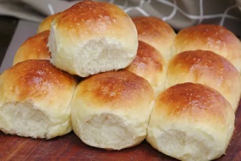 Hawaiian Buns, Slider Buns, Biscuits Easy, Potato Bread, Super Easy Recipes, Pan Bread, Dry Yeast, Sweet And Salty, Easy Cooking