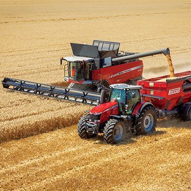 John Deere Pictures, Agriculture Photography, Countryside Photography, John Deere Tractors Farms, Agricultural Implements, Tractor Pictures, Big Tractors, Massey Ferguson Tractors, Combine Harvester