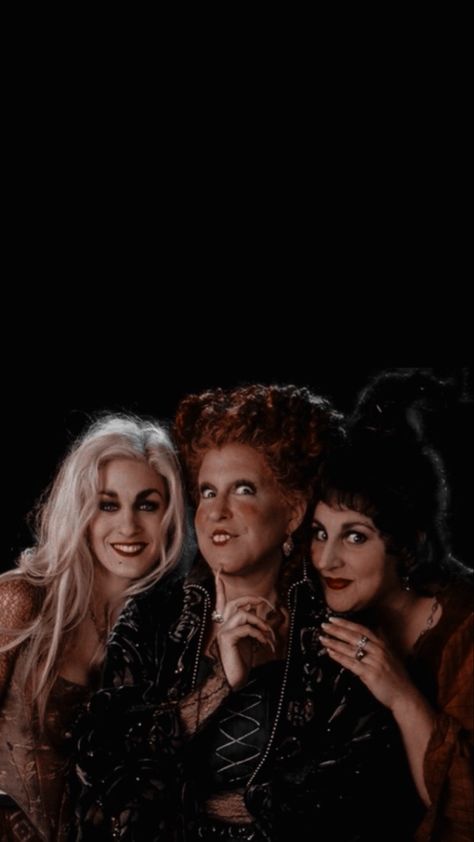 Hocus Pocus Lockscreen, Lockscreen Halloween, Hocus Pocus Aesthetic, Fall Wallpaper Halloween, Halloween Lock Screen, Halloween Lockscreen, The Best Wallpapers, Best Wallpapers, Wallpaper Halloween