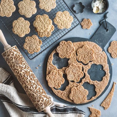 Cookie Recipe For Embossed Rolling Pin, Rolling Pin Cookies, Patterned Rolling Pin, Embossed Cookies, Sable Cookies, Garden Of Paradise, Engraved Rolling Pins, Embossed Rolling Pin, Baking Project