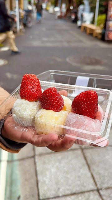 Melbourne Food | Eats with Kayli on Instagram: "Must try strawberry mochi in Japan! 🍓 📍Ginkado Asakusa located along Nakamise shopping street in Tokyo 🇯🇵 Flavours I got: 🍵 Matcha 💛 Custard 🍓 Strawberry #mochi #daifuku #japanesefood #japanesedessert #japan #japantravel #japantrip #japanfood #asakusa #asmr #tokyo #tokyofood" Matcha Custard, Tokyo Street Food, Japan Street Food, Strawberry Mochi, Tokyo Food, Asian Street Food, Melbourne Food, Food Street, Japanese Dessert