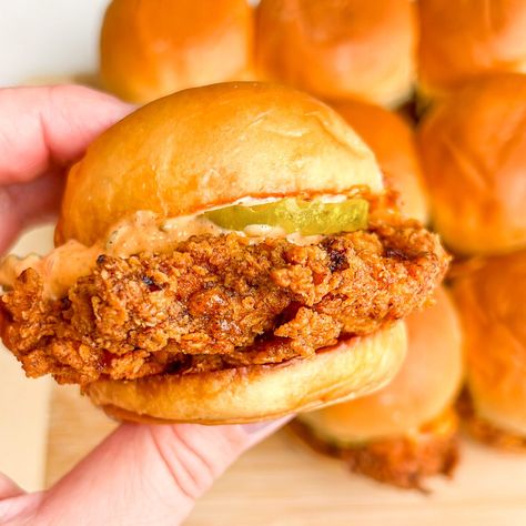 Popeye's Spicy Chicken Sliders Sandwich - Bad Batch Baking - Family Favorite Recipes Spicy Chicken Sliders, Sandwich Sliders, Hot Sauce Chicken, Corn Tacos, Easy Chicken Tetrazzini, Restaurant Copycat Recipes, Batch Baking, Slider Sandwiches, Restaurant Copycat