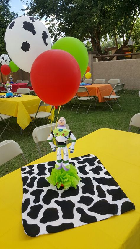 Toy story centerpieces ideas Toy Story Centerpieces, Toy Story Decorations, Toy Story Party Decorations, Toy Story Baby, Jessie Toy Story, Toy Story Theme, Toy Story Cakes, 2nd Birthday Party Themes, Toy Story Birthday Party