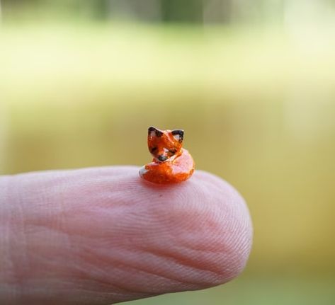 TinyLittleMiniatures - Etsy Tiny Craft Ideas, Mini Clay Animals, Tiny Clay Things, Small Clay Projects, Clay Fox, Red Animals, Fox Decor, Cute Polymer Clay, Clay Figurine