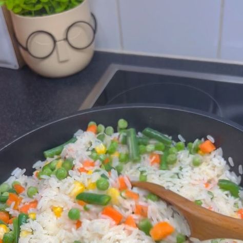 Thefoodnetworknig2 on Instagram: "SUNDAY RICE INSPIRATION…. Instead of cooking your white rice plain, you know you can add frozen mixed veggies to just steam in it for about 2mins before you serve it? Who else does this? 😆 Happy Sunday InstaFam….. You go church? 😅 #Rice #VegetableRice #WhiteRice #RiceInspiration #MealInspiration #NigerianfoodIdea #NigerianFoodInspiration" White Rice With Vegetables, Rice With Vegetables, Red Vegetables, Mixed Veggies, Vegetable Rice, Mixed Vegetables, White Rice, Happy Sunday, Food Inspiration