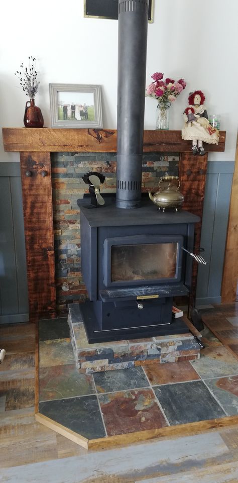 Cabin Wood Stove Hearth, Wood Stove Chimney Ideas, Woodburning Stoves Freestanding, Mobile Home Wood Stove, Wood Stove Living Room Ideas, Wood Stove Hearths, Wood Stove Styling, Pellet Stoves Ideas, Elevated Wood Stove