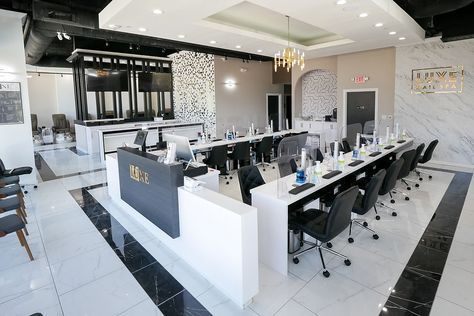 Desain Salon Kuku, Salon Layout, Modern Nail Salon, Luxury Nail Salon, Beauty Nail Salon, Nail Salon Interior Design, Nail Salon Interior, Office Floor Plan, Hair And Nail Salon