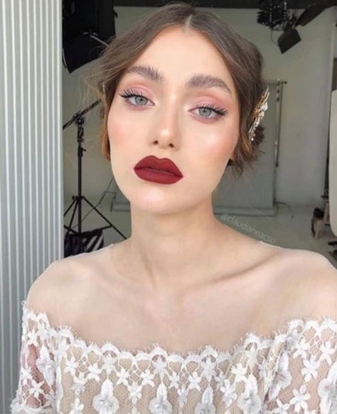 Pretty Bridal Makeup, Burgundy Makeup Look, Burgundy Makeup, Vampy Makeup, Fresh Makeup, Fall Makeup Looks, Beauty Make-up, Braut Make-up, Bridal Makeup Looks