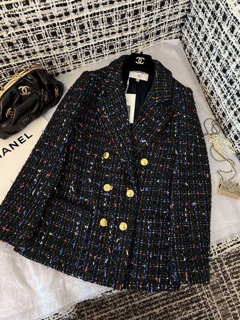 Tweet Outfit, Chanel Tweed Jacket Outfit, Chanel Street Style, Chanel Blazer, Chanel Tweed Jacket, Tweed Outfit, Korean Casual Outfits, Woman Suit Fashion, Stylish Clothes For Women