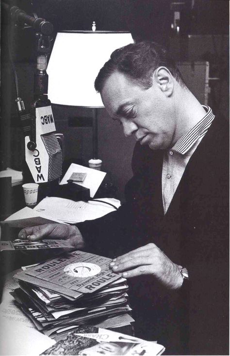 May 19, 1960 - American DJ Alan Freed was indicted along with seven others for accepting 30,650 dollars in payola from six record companies. Two years later, he was convicted and given a suspended sentence and a 300 dollar fine. •• #alanfreed #thisdayinmusic #1960s #radio #dj #discjockey #rockandroll Best Fruit Cake Recipe, Alan Freed, Fruit Cake Recipe, American Bandstand, Carole King, Internet Radio Station, Jersey Boys, Record Company, Disc Jockey