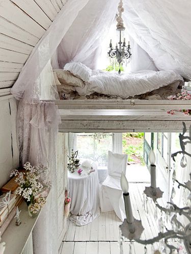 This Catskills cabin was transformed into a romantic, shabby-chic cottage by its owner, Sandra Foster. #Victorian Cottage Shabby Chic Romantico, Camera Shabby Chic, Shabby Chic Bedroom Furniture, Cabin Chic, Interior Boho, Cottage Shabby Chic, Estilo Shabby Chic, Romantic Shabby Chic, Victorian Cottage