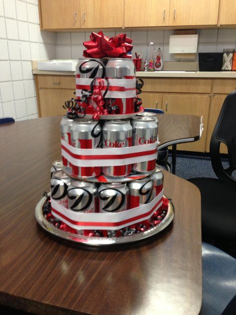 Diet Coke Cake made out of 24 soda cans.  Happy Birthday Hollie! Budweiser Cake, Diet Coke Cake, Coke Gifts, Coke Cake, Soda Cake, Cake In A Can, Beer Cake, Christmas Gift List, Diet Coke