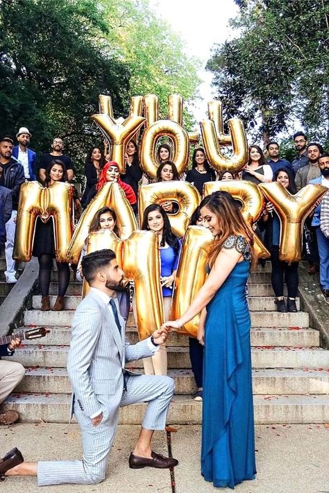 Balloons and friends make this proposal very special. Proposal Ideas With Family, Wedding Proposal Pictures, Wedding Ballons, Suprise Proposal, Surprise Proposal Pictures, Voodoo Spell, Marriage Proposal Ideas, Engagement Proposals, Proposal Party