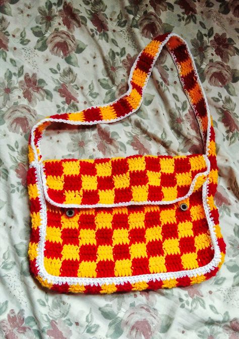 #crochet #handmade #yarn Project List, Crochet Jewelry, Red Yellow, Crochet Bag, Crochet Projects, Yarn, Yellow, Shoulder Bag, Crochet