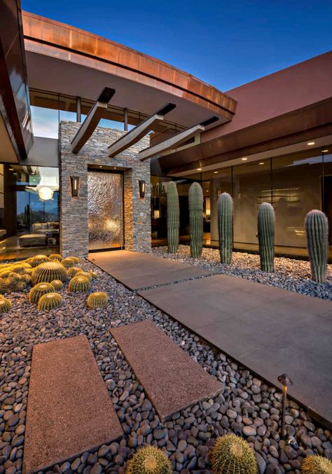 A sleek and sexy Arizona house embraces its Sonoran desert landscape Sonoran Desert Landscape, Circular Pool, Custom Console Table, Arizona Backyard, Hacienda Style Homes, Desert House, Arizona House, Hacienda Style, Desert Homes