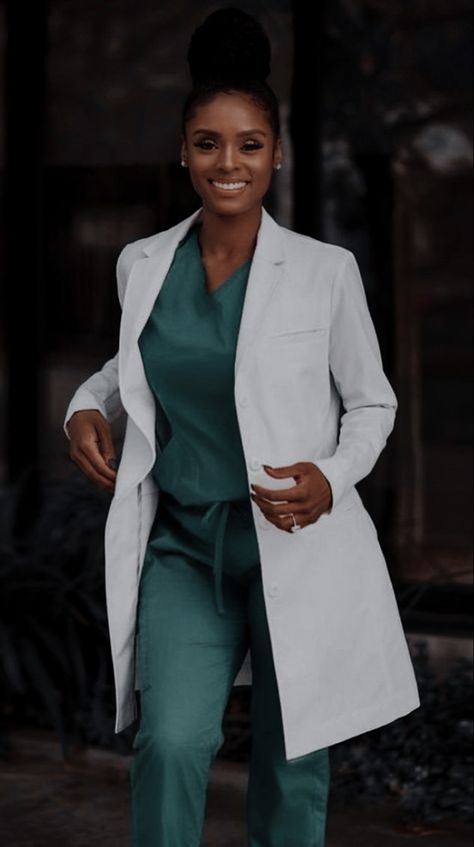 Female Surgeon, Medical Scrubs Fashion, Doctor Coat, Nurse Aesthetic, Green Scrubs, Doctor Outfit, Scuba Gear, Graduation Picture Poses, Grad Photoshoot