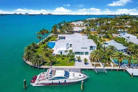 hdr real estate photography #RealEstatePhotographyTips Quotes Traveling, Miami Mansion, Modern Miami, Beach Mansion, Travel Tattoos, Planning Apps, Mansion Designs, Dream Mansion, Miami Houses