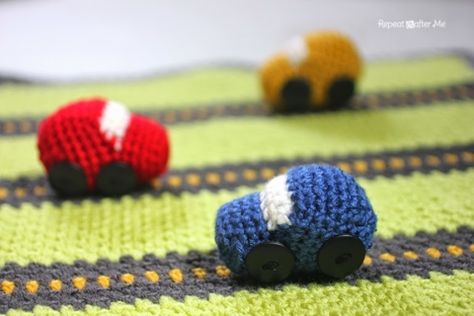 Crochet Race Car "Playnket" (Play Mat and Blanket) - Repeat Crafter Me Crochet Race Car, Bookmark Crochet, Crochet Game, Repeat Crafter Me, Crochet Toys Free, Crochet Car, Confection Au Crochet, Pattern Blanket, Crochet Diy