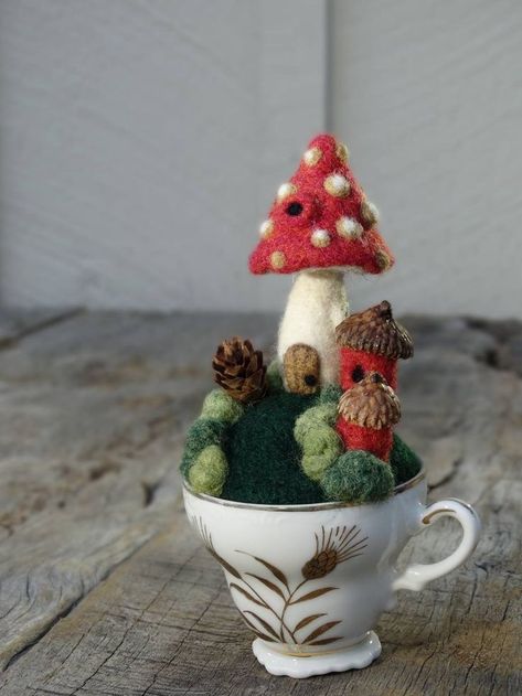 Felted wool | Felt crafts, Needle felting projects, Needle felting diy Wool Felt Crafts, Christmas Tree Felt, Tovad Ull, Felt Pincushions, Felting Diy, Felt Mushroom, Mushroom Crafts, Needle Felting Diy, Wool Felt Projects