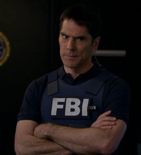 Crinimal Minds Hotch, Aaron Hotchner Fbi Vest, Aaron Hotchner Season 1, Aaron Hotchner Aesthetic, Arthur Brooks, Kaptan Jack Sparrow, Aaron Hotchner, Forensic Psychology, Thomas Gibson