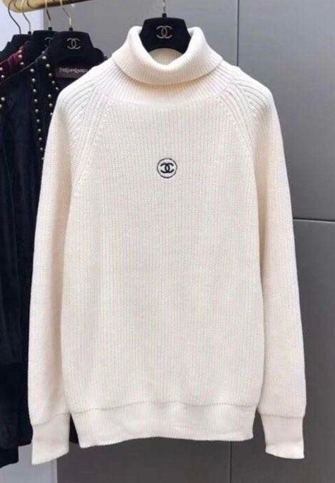 Chanel Outfits Women, Chanel Outfit, Expensive Clothes, Korean Girl Fashion, Simple Trendy Outfits, Closet Fashion, Fashion Stylist, Black Outfit, Luxury Outfits