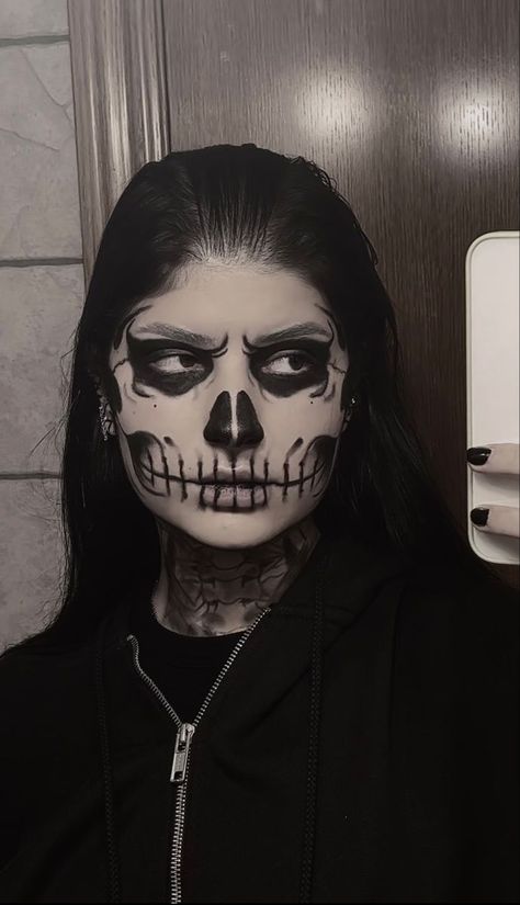 Skeleton American Horror Story, Skeleton Makeup American Horror Story, American Horror Story Skeleton Makeup, American Horror Story Skull Makeup, Tate Langdon Skeleton Makeup, American Horror Story Tate Langdon, Halloween Costumes American Horror Story, Goth Skull Makeup, Rate Langdon Makeup