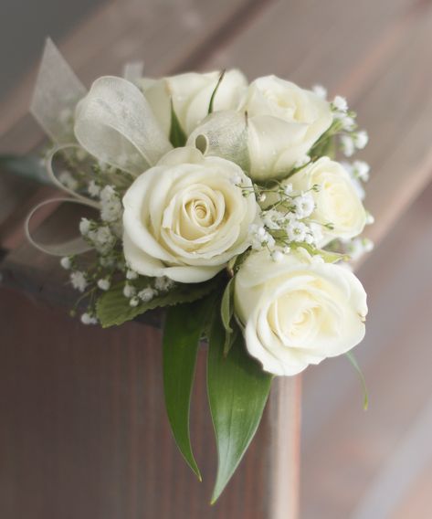 Homecoming Flowers, Corsages & Boutonnieres - Casas Flowers Blog Prom Corsage White, Wedding Coursage, Corsage Wedding Mother, Mother Of Bride Corsage, Prom Flowers Corsage, White Corsage, Wrist Corsage Wedding, Prom Corsage And Boutonniere, White Spray Roses