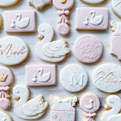 Swan Birthday Cookies, Swan Cookies Decorated, Swan Theme Baby Shower Ideas, Swan Baby Shower Theme, Swan Baby Shower Ideas, Baby Shower Cookies For Girl, Swan Cookies, Baby Shower Swan, Outdoors Tattoos