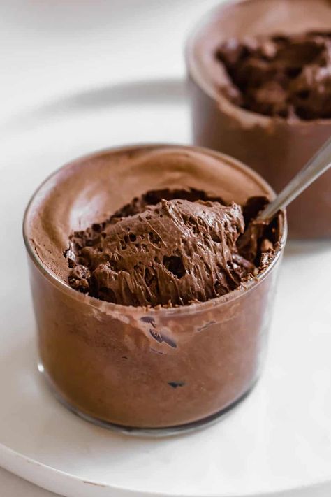 Simple Chocolate Mousse Recipe, Mouse Recipes, Mousse Recipes Easy, Caramel Mousse, Easy Chocolate Mousse, Chocolate Mousse Recipe, Desserts Menu, Mousse Recipes, 2 Ingredient