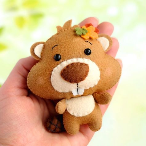 Felt Toy Patterns on Instagram: “🍃 Felt baby beaver 🍁 You can find the pattern in my Etsy shop, link in bio @sokolfelt 🍃 #felt #feltro #moldes #handmade #beaver #sewing…” Diy Felt Animals Patterns Free, Beaver Ornament, Felt Beaver, Unique Baby Cribs, Felt Woodland, Baby Beaver, Felt Toys Patterns, Felt Animal Patterns, Toy Sewing