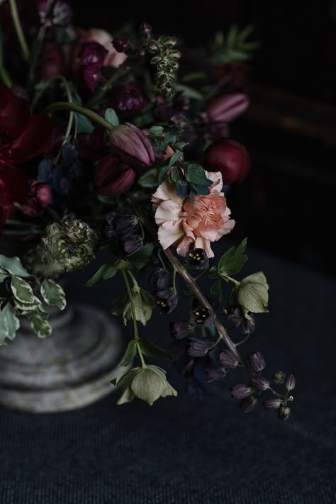 Sense and Sensuality Moody Event Design in a Botanic Garden | Hey Wedding Lady Moody Wedding Flowers, Witch Wedding, Moody Gardens, Dark Wedding, Dark Flowers, Creative Wedding Ideas, Moody Wedding, Botanic Garden, Gothic Wedding