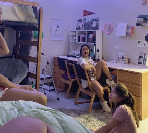 College Life Aesthetic Dorm, Nyu Student Aesthetic Dorm, Kpop Dorm, Dorm Room Designs, College Aesthetic, Dream College, 2024 Vision, College Life, College Dorm