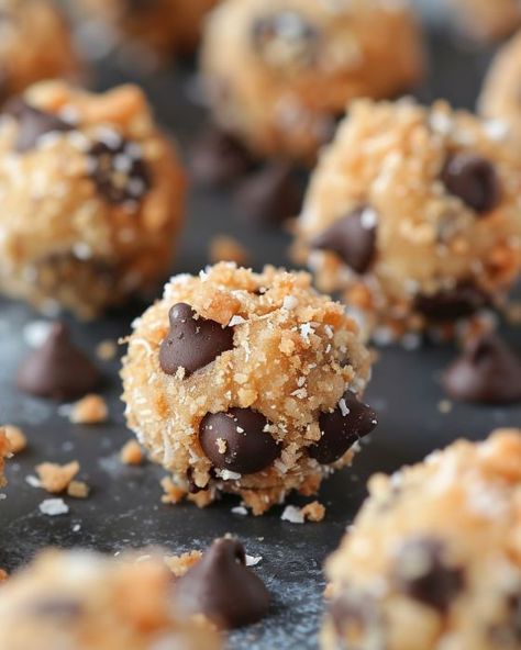 Don't be fooled by the name of this recipe. "Moose Farts" taste great and everyone will love them! Moose Farts, Oreo Ball, Magic Cookie Bar Recipe, Christmas Sweet Treats, Christmas Delights, Candy Cookies, Christmas Celebration, Recipes Homemade, Holiday Cooking